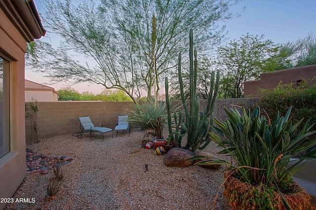 32472 N 68th Pl, Scottsdale, AZ 85266 - yard at dusk with a fenced backyard and a patio area