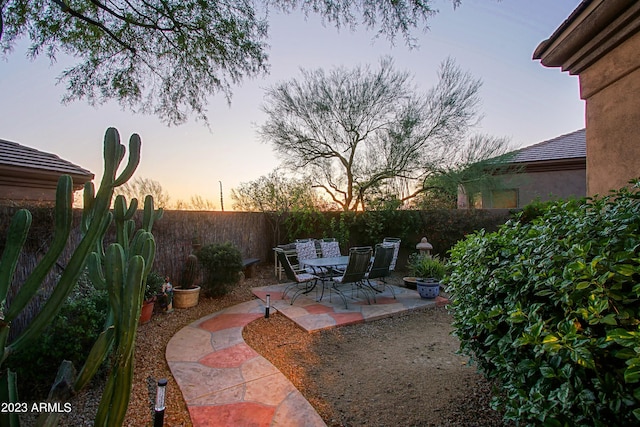 32472 N 68th Pl, Scottsdale, AZ 85266 - view of yard with a fenced backyard and a patio area