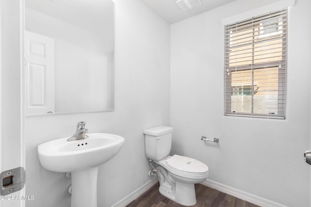 935 E Agua Fria Ln, Avondale, AZ 85323 - bathroom featuring baseboards, wood finished floors, and toilet