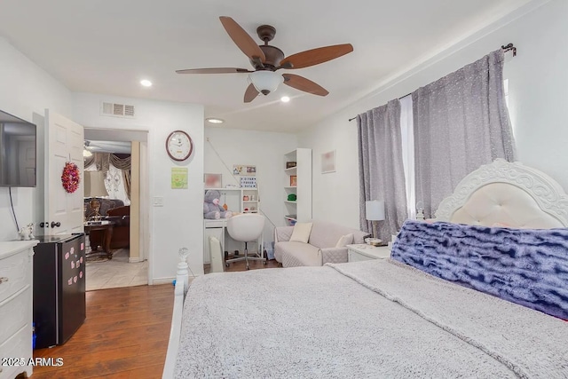 3121 W Greenway Rd, Phoenix, AZ 85053 - bedroom with wood finished floors, a ceiling fan, visible vents, and recessed lighting
