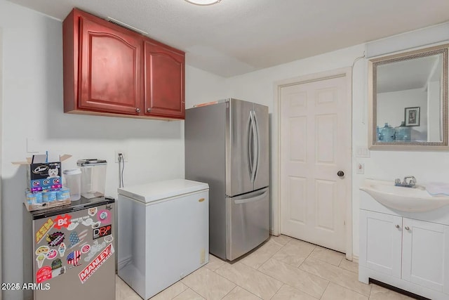 3121 W Greenway Rd, Phoenix, AZ 85053 - laundry room with a sink