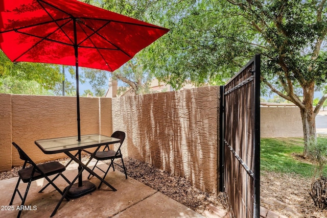 3491 N Arizona Ave Unit 118, Chandler, AZ 85225 - fenced backyard with a patio area