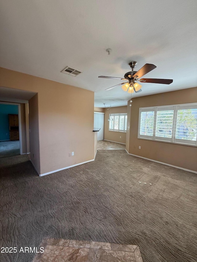 carpeted empty room featuring ceiling fan