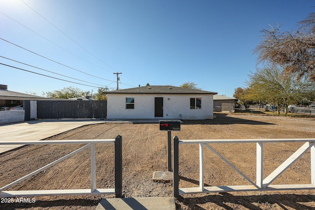 view of front of property