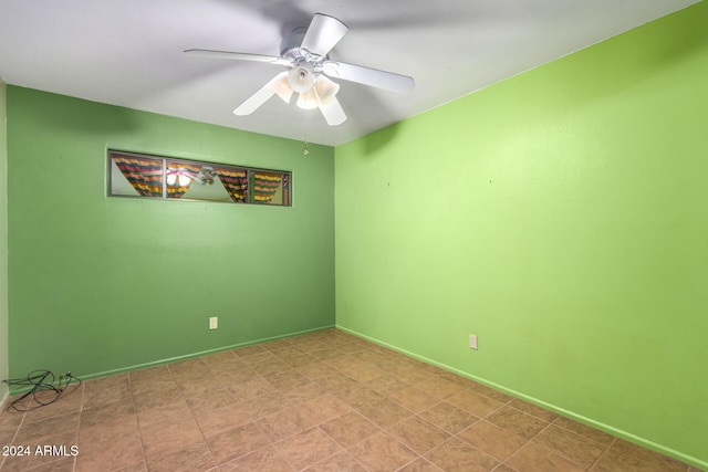 empty room featuring ceiling fan