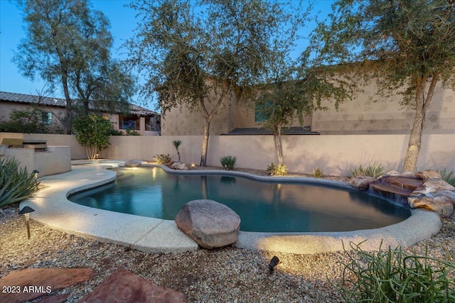 view of swimming pool