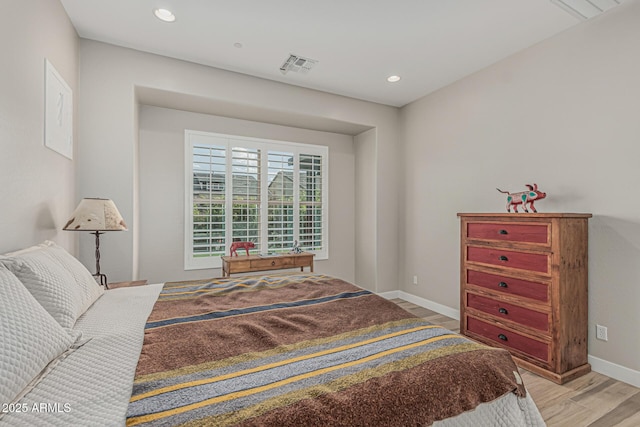 bedroom with recessed lighting, baseboards, visible vents, and light wood finished floors