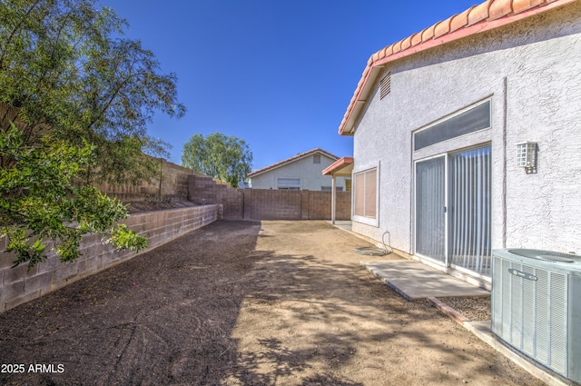 522 W Dennis Ct, Tempe, AZ 85283 - fenced backyard featuring a patio area