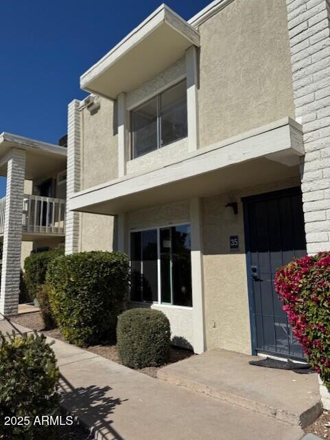 property entrance with stucco siding