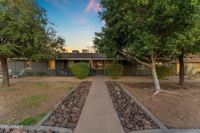 view of front of property