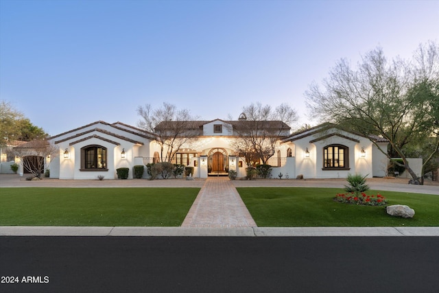 view of front of home featuring a yard