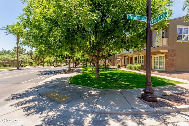 905 S Osborn Ln, Gilbert, AZ 85296 - view of property's community featuring a lawn