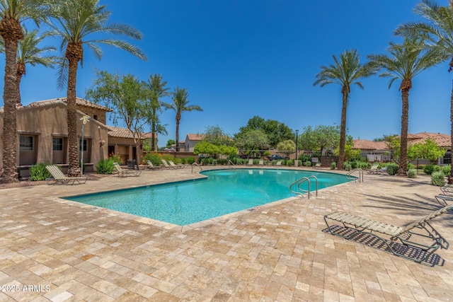 905 S Osborn Ln, Gilbert, AZ 85296 - community pool featuring a patio area