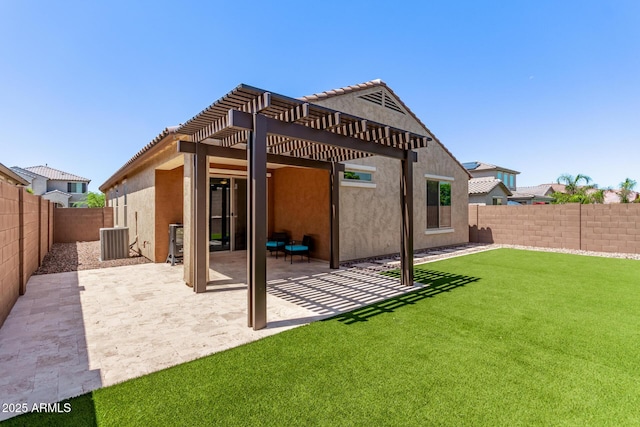 7086 W Spur Dr, Peoria, AZ 85383 - back of house featuring a fenced backyard, stucco siding, and a patio