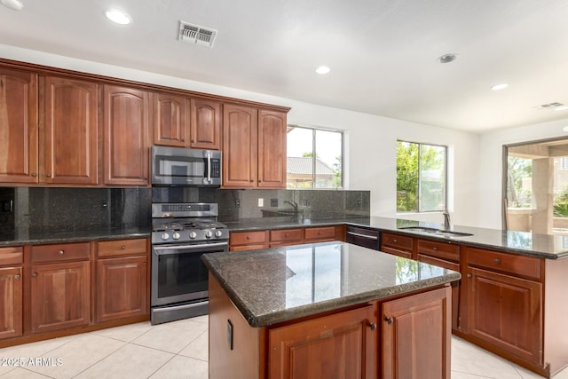 2302 S Canfield, Mesa, AZ 85209 - kitchen featuring appliances with stainless steel finishes, a sink, light tile patterned floors, a kitchen island, and recessed lighting