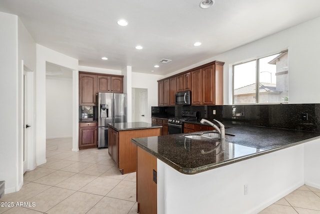 2302 S Canfield, Mesa, AZ 85209 - kitchen featuring appliances with stainless steel finishes, a sink, backsplash, a center island, and light tile patterned flooring