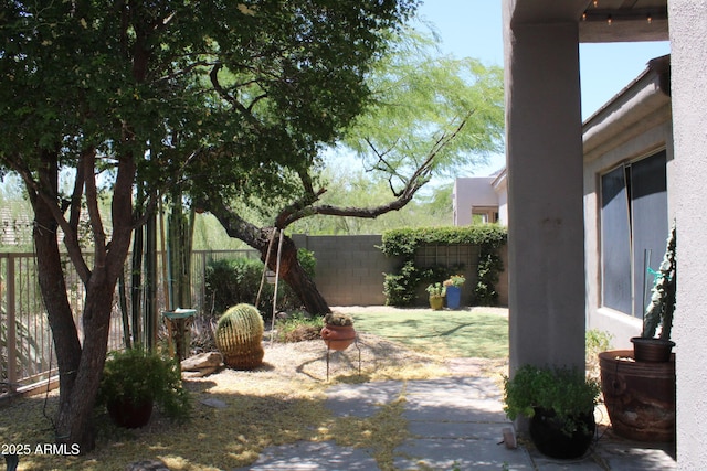 34464 N 68th Way, Scottsdale, AZ 85266 - fenced backyard featuring a patio
