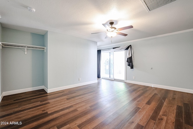 unfurnished bedroom with a closet, a textured ceiling, dark hardwood / wood-style floors, and ceiling fan