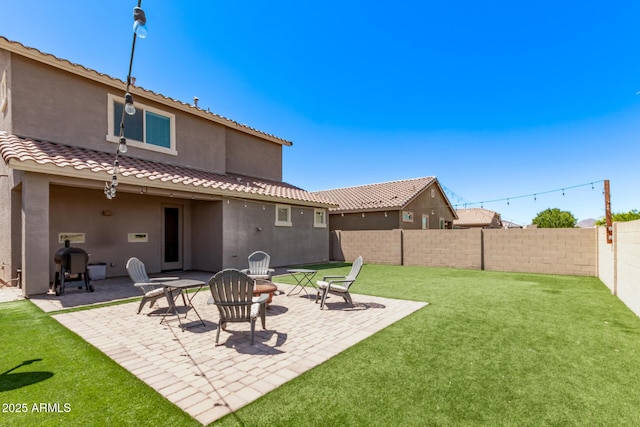 932 W Capulin Trl, San Tan Valley, AZ 85140 - view of yard with a patio