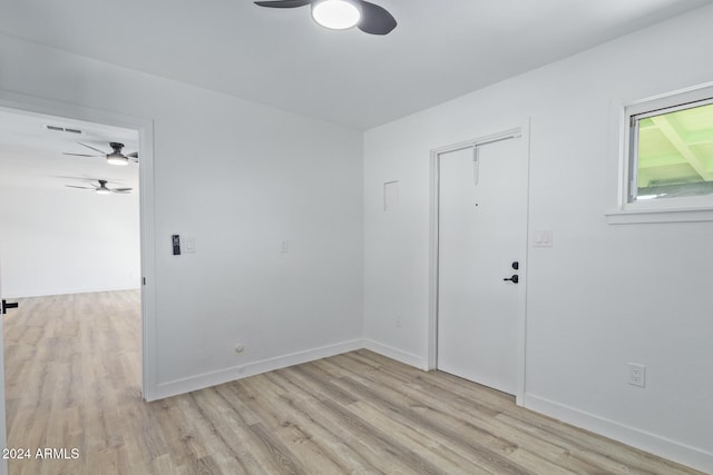 unfurnished room featuring ceiling fan and light hardwood / wood-style flooring