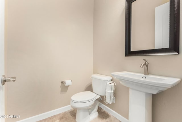 7630 E Knoll St, Mesa, AZ 85207 - bathroom featuring toilet, tile patterned flooring, and baseboards