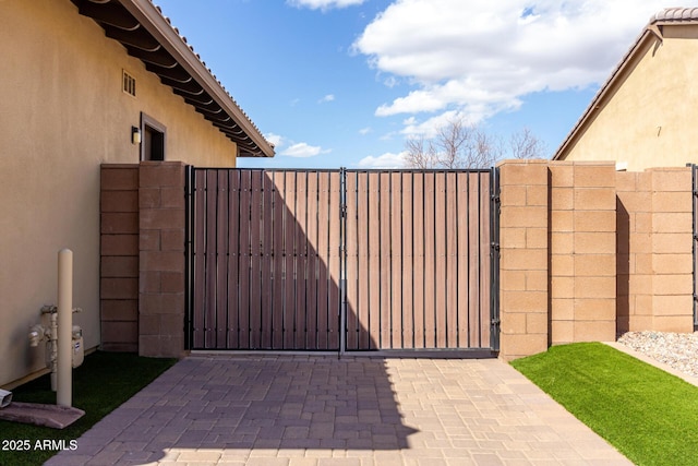 7630 E Knoll St, Mesa, AZ 85207 - view of gate with fence