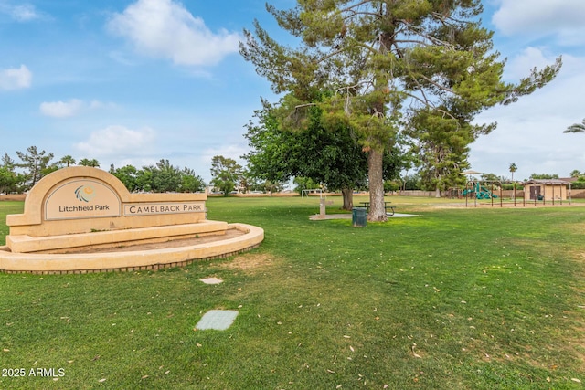 5218 N Tiller Dr, Litchfield Park, AZ 85340 - surrounding community with a lawn