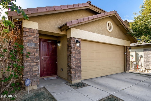 view of front of house featuring a garage