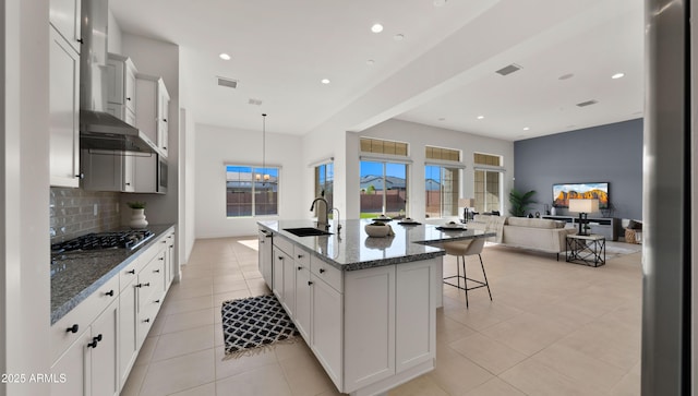 27908 N 38th Dr, Phoenix, AZ 85083 - kitchen with backsplash, visible vents, a sink, a kitchen bar, and appliances with stainless steel finishes