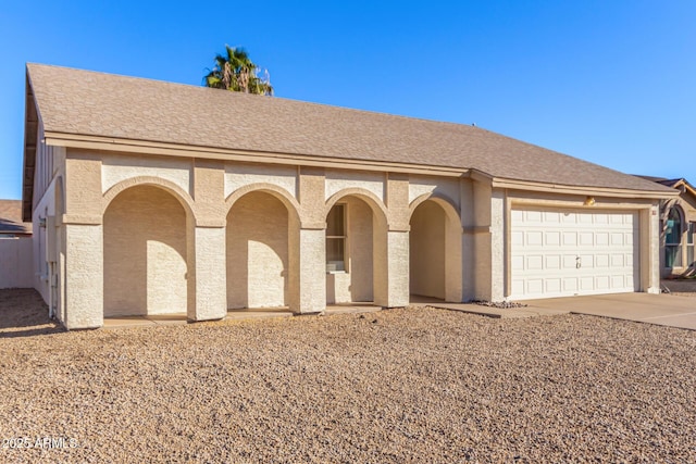 view of front facade with a garage