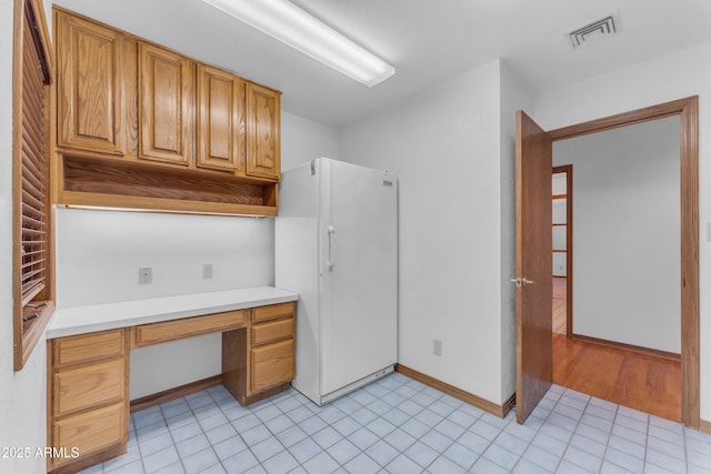 8604 S Oak St, Tempe, AZ 85284 - unfurnished office featuring built in desk and baseboards