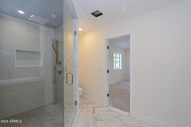 6312 N 13th St, Phoenix, AZ 85014 - full bathroom with a shower stall, toilet, baseboards, and recessed lighting