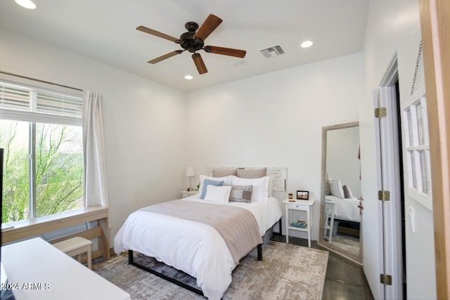 bedroom with ceiling fan