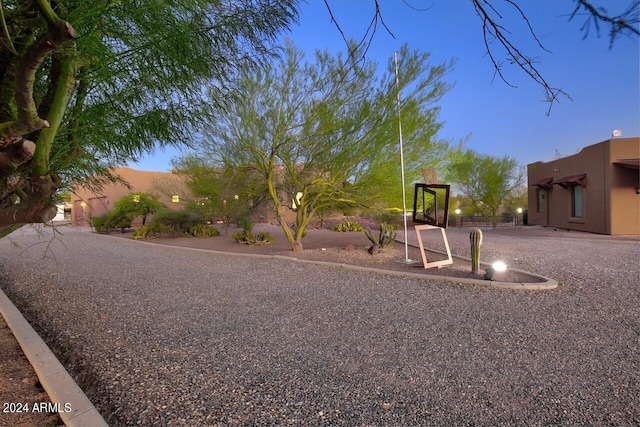 view of yard at dusk