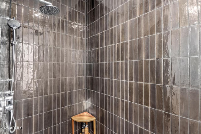 bathroom featuring tiled shower