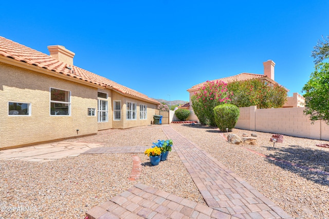 view of yard featuring a patio area