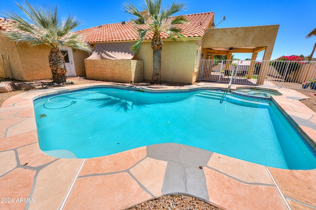 view of pool featuring an in ground hot tub