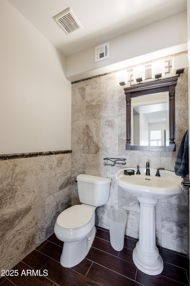 1551 E Glencove St, Mesa, AZ 85203 - half bath featuring tile walls, wood tiled floors, and a wainscoted wall