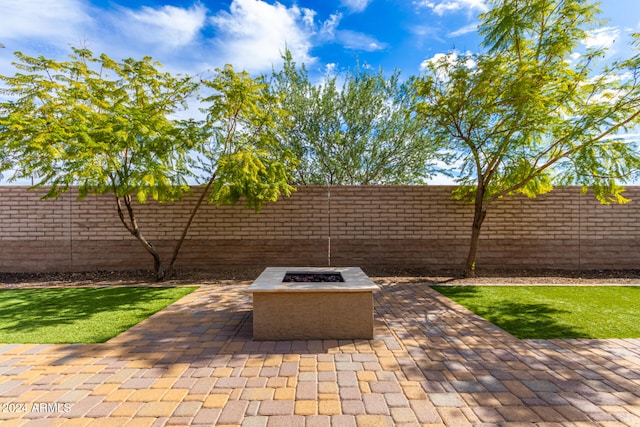 view of patio featuring an outdoor fire pit