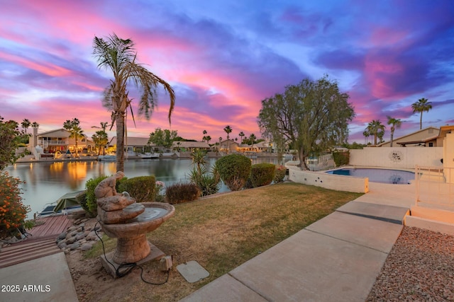1146 W Sea Fog Dr, Gilbert, AZ 85233 - yard at dusk featuring a water view