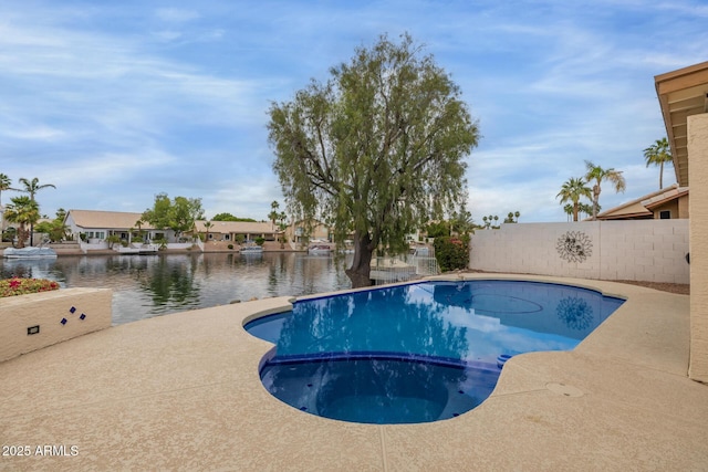 1146 W Sea Fog Dr, Gilbert, AZ 85233 - view of pool with a pool with connected hot tub, a water view, and fence