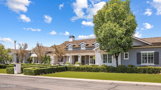 view of front of house featuring a front yard