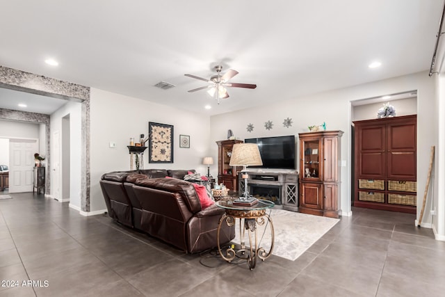 living room featuring ceiling fan and concrete flooring