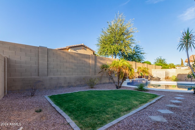 view of yard featuring a fenced in pool