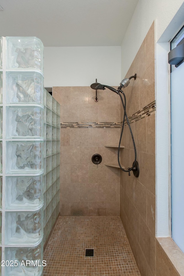 bathroom featuring tiled shower