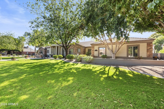 view of front of house featuring a front yard