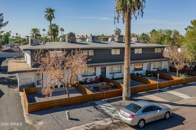 view of front of property featuring a patio area