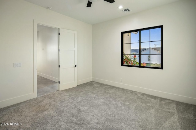 carpeted empty room featuring ceiling fan