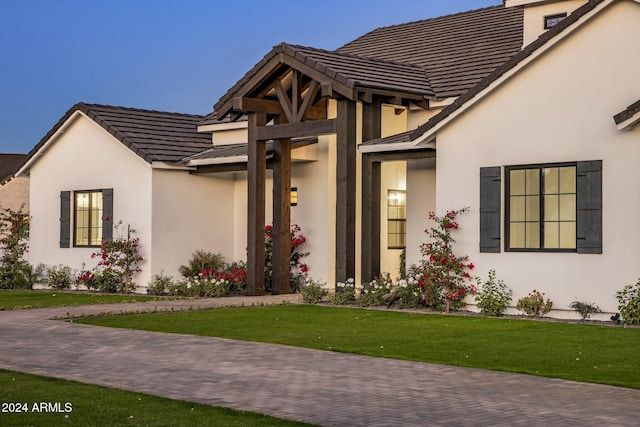 view of front of house with a front yard