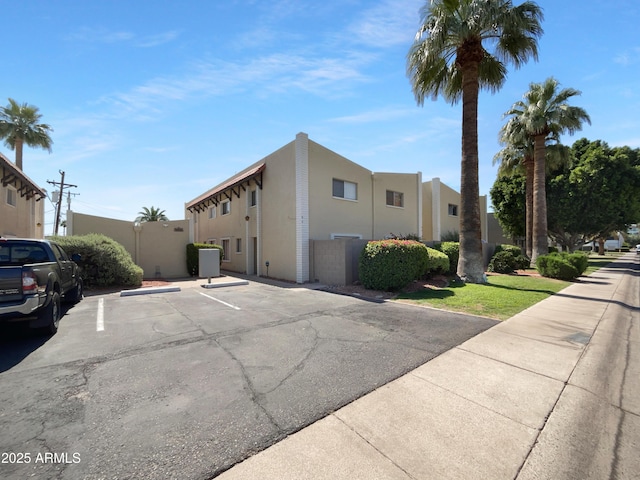 4925 N 73rd St Unit 4, Scottsdale, AZ 85251 - view of building exterior featuring uncovered parking